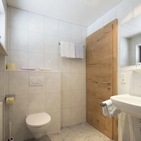 Haus Flora Apartament Seefeld w Tirolu